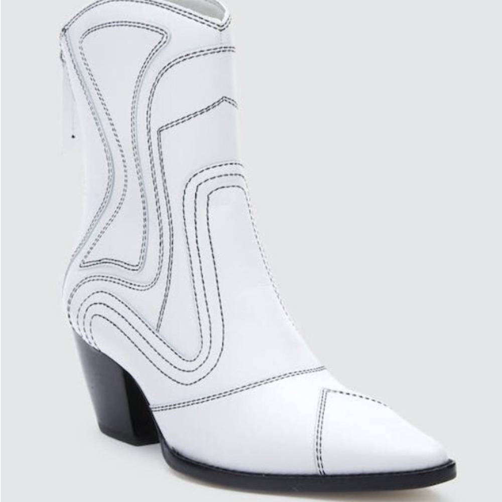 Matisse Aries Boot White, size 8